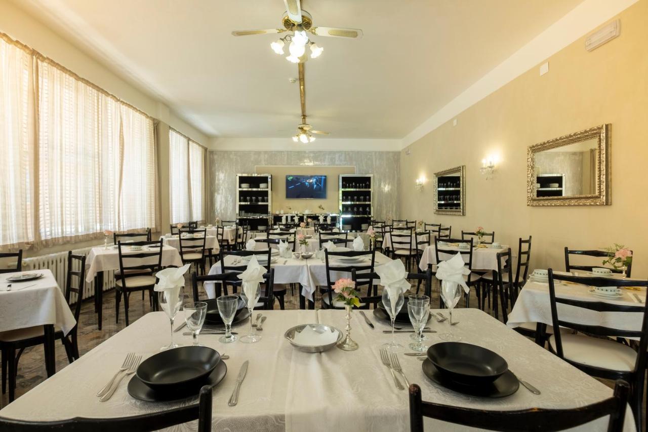 Hotel Giumer Rimini Ngoại thất bức ảnh
