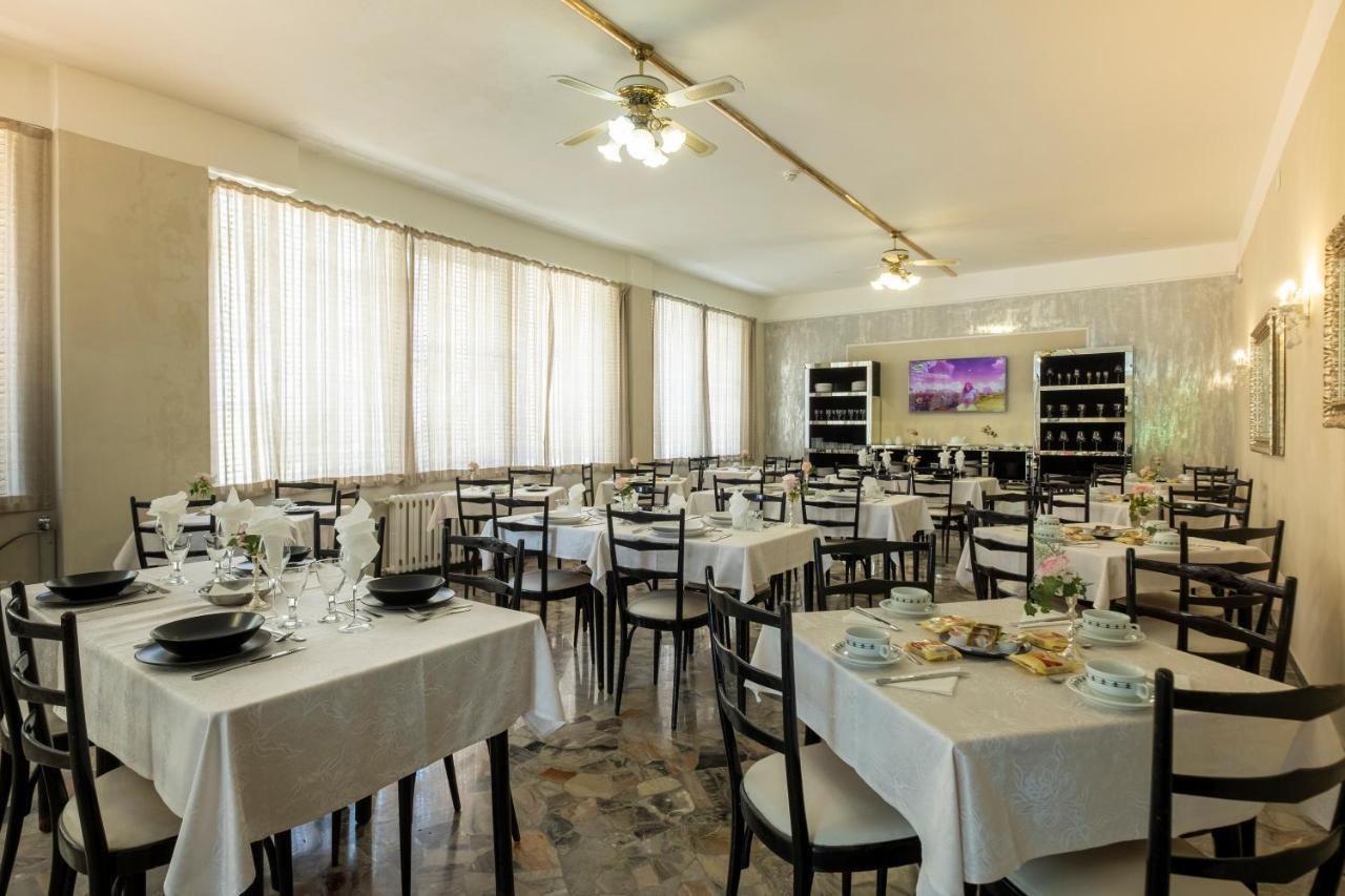 Hotel Giumer Rimini Ngoại thất bức ảnh