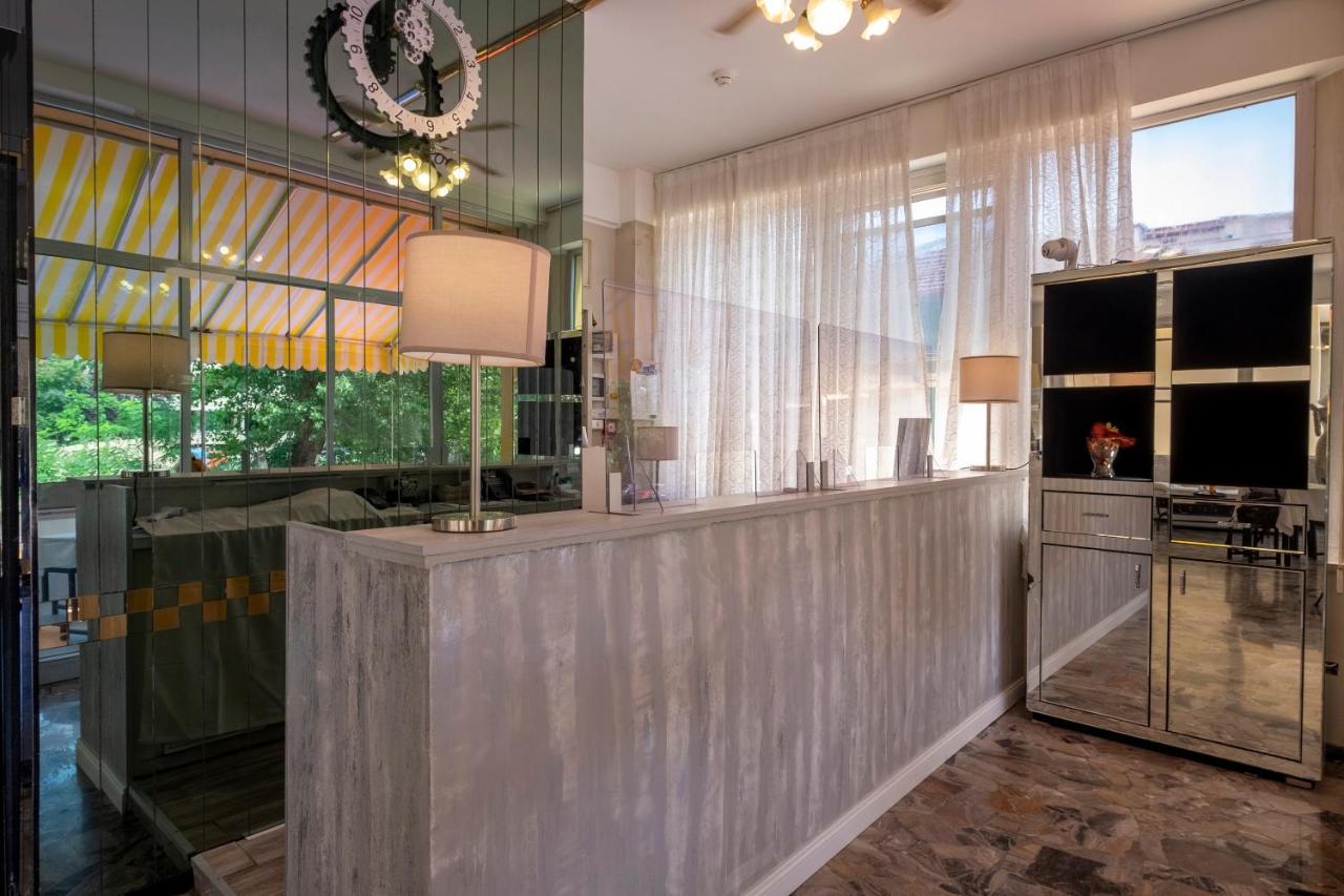 Hotel Giumer Rimini Ngoại thất bức ảnh