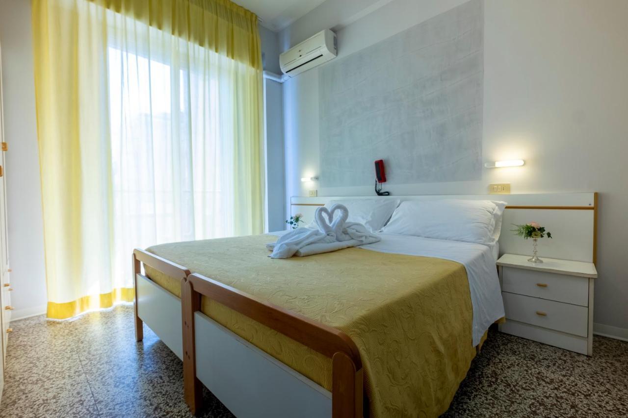 Hotel Giumer Rimini Ngoại thất bức ảnh