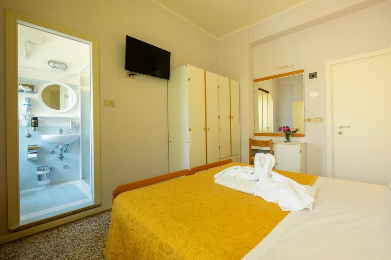 Hotel Giumer Rimini Ngoại thất bức ảnh
