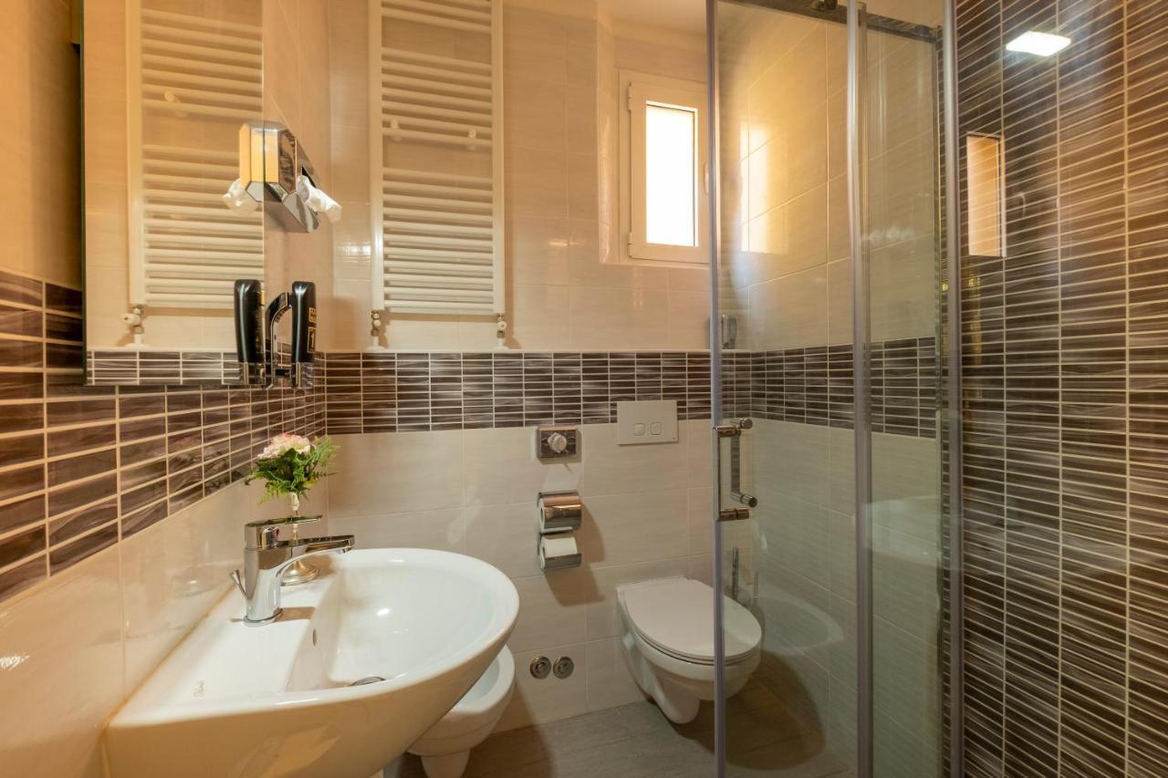 Hotel Giumer Rimini Ngoại thất bức ảnh